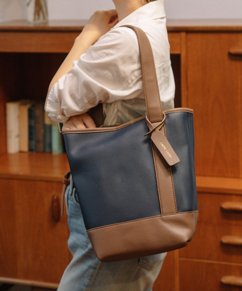 cache cache（カシュ カシュ）の「カシュカシュ cachecache / ワンハンドルバケツパーテーション合皮トート（トートバッグ・レディース・ブラック/サックスブルー/ホワイト系その他/ネイビー/ベージュ系その他・FREE）」の5枚目の写真