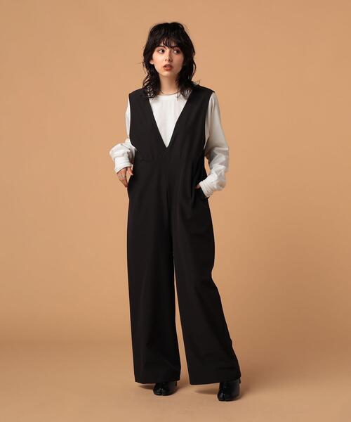 FEELING MADE（フィーリングメイド）の「FEELING MADE ストレッチ&UVカット Vネック サロペット（サロペット/オーバーオール・レディース・ブラック/オリーブ/ワイン・SMALL/MEDIUM/LARGE）」の4枚目の写真