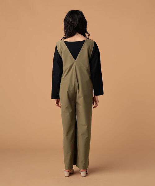 FEELING MADE（フィーリングメイド）の「FEELING MADE ストレッチ&UVカット Vネック サロペット（サロペット/オーバーオール・レディース・ブラック/オリーブ/ワイン・SMALL/MEDIUM/LARGE）」の12枚目の写真