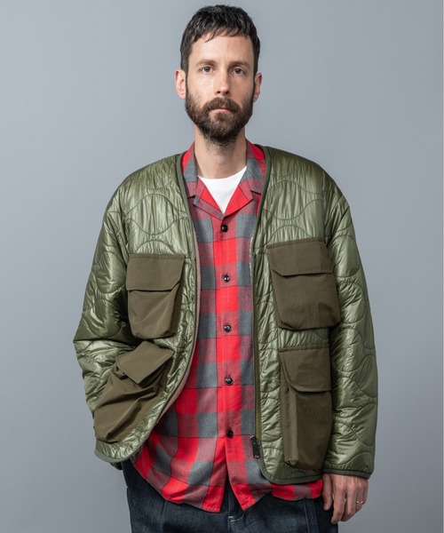 MR.OLIVE（ミスターオリーブ）の「ボア x リップストップ キルティング / リバーシブル ライニング アーミー ノーカラージャケット（ミリタリージャケット・メンズ・カーキ/ブラック・SMALL/MEDIUM/LARGE）」の6枚目の写真