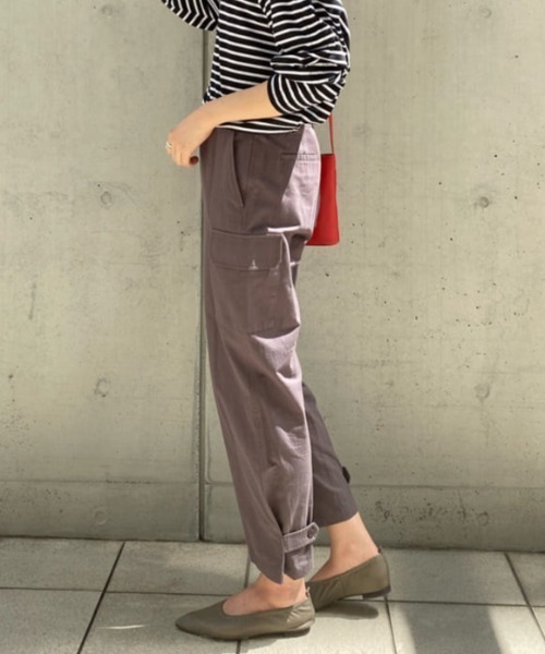 RIVE DROITE（リヴドロワ）の「《2サイズ展開》リラクシーでありながらすっきりとした美シルエット　ドロストカーゴパンツ（カーゴパンツ・レディース・ベージュ/チャコールグレー・38/36）」の2枚目の写真