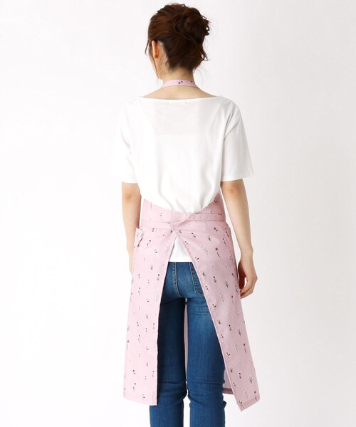 LAURA ASHLEY（ローラアシュレイ）の「【親子ペア】プレスドフラワー柄　エプロン（エプロン・レディース・ピンク系5・00）」の4枚目の写真
