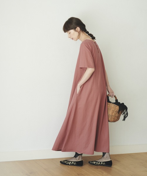 studio CLIP（スタディオクリップ）の「サラサラ快適カットワンピース（ワンピース・レディース・ブラック/ブラウン/レッド・FREE）」の4枚目の写真