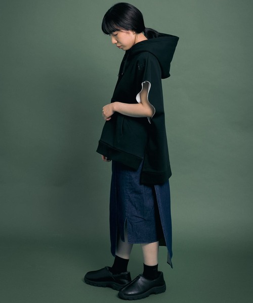 Uiscel(ユイセル)の「Uiscel フィルム裏毛フードベストプルオーバー(パーカー・レディース・ホワイト/ブラック・ONE)」の3枚目の写真