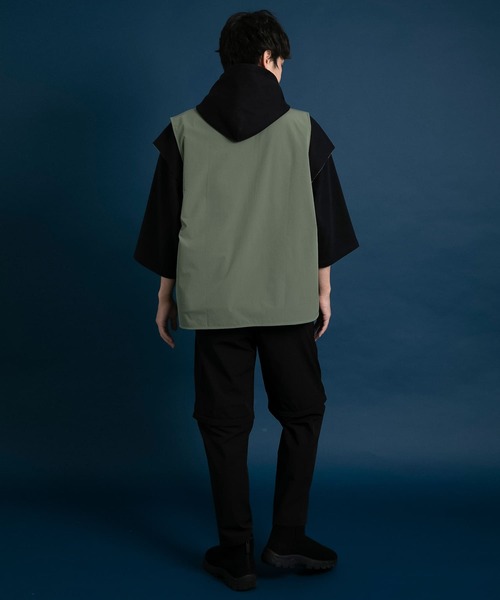 Uiscel(ユイセル)の「Uiscel フィルム裏毛フードベストプルオーバー(パーカー・レディース・ホワイト/ブラック・ONE)」の4枚目の写真