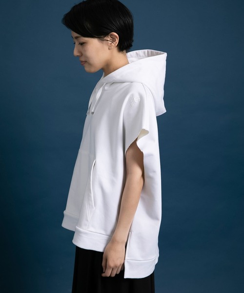 Uiscel(ユイセル)の「Uiscel フィルム裏毛フードベストプルオーバー(パーカー・レディース・ホワイト/ブラック・ONE)」の19枚目の写真