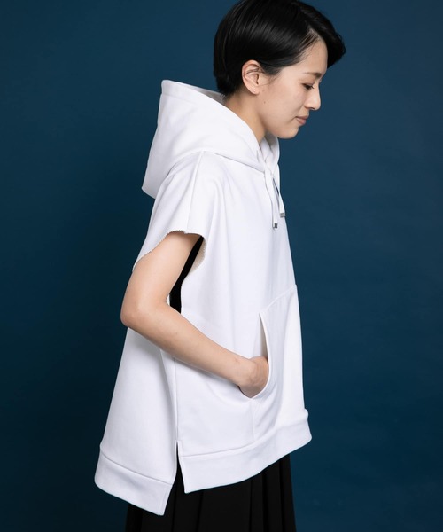 Uiscel(ユイセル)の「Uiscel フィルム裏毛フードベストプルオーバー(パーカー・レディース・ホワイト/ブラック・ONE)」の6枚目の写真