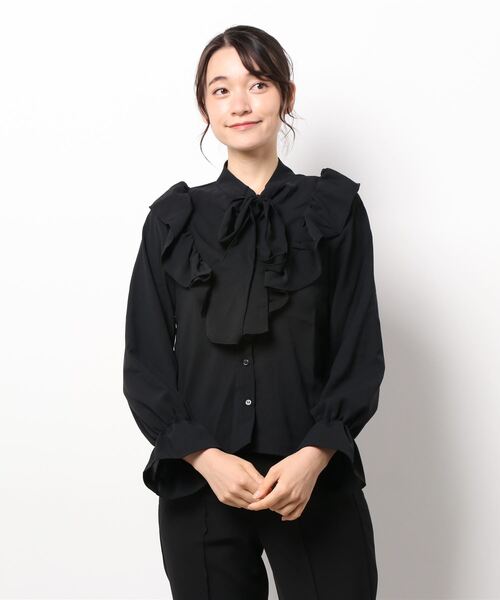 Allamanda(アラマンダ)の「ボウタイフリル/ブラウスA(シャツ/ブラウス・レディース・ベージュ系9/オフホワイト/ホワイト×ブラック/ブラック/ピンクベージュ・M)」の3枚目の写真