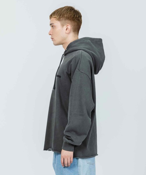 XLARGE（エクストララージ）の「PIGMENT CUT OFF PULLOVER HOODED SWEAT（パーカー・メンズ・ブラック/ブラウン/ブルー・M/S/L/XL）」の4枚目の写真