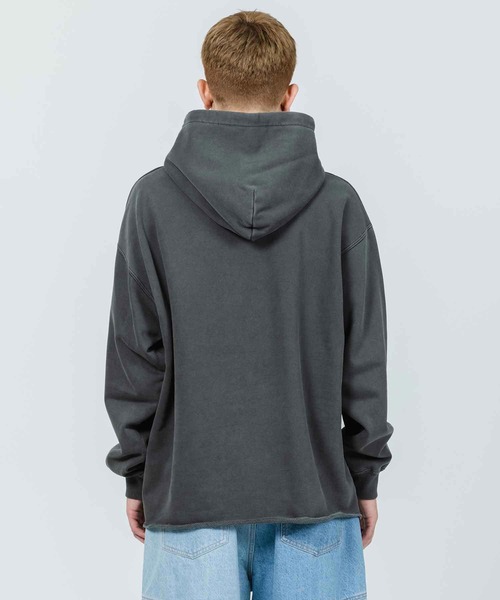 XLARGE（エクストララージ）の「PIGMENT CUT OFF PULLOVER HOODED SWEAT（パーカー・メンズ・ブラック/ブラウン/ブルー・M/S/L/XL）」の5枚目の写真