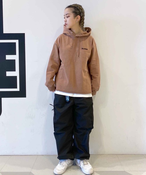 XLARGE（エクストララージ）の「PIGMENT CUT OFF PULLOVER HOODED SWEAT（パーカー・メンズ・ブラック/ブラウン/ブルー・M/S/L/XL）」の19枚目の写真