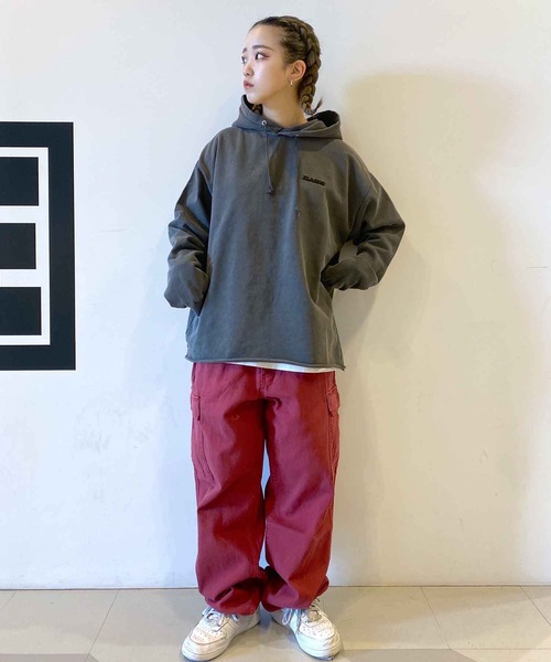 XLARGE（エクストララージ）の「PIGMENT CUT OFF PULLOVER HOODED SWEAT（パーカー・メンズ・ブラック/ブラウン/ブルー・M/S/L/XL）」の21枚目の写真