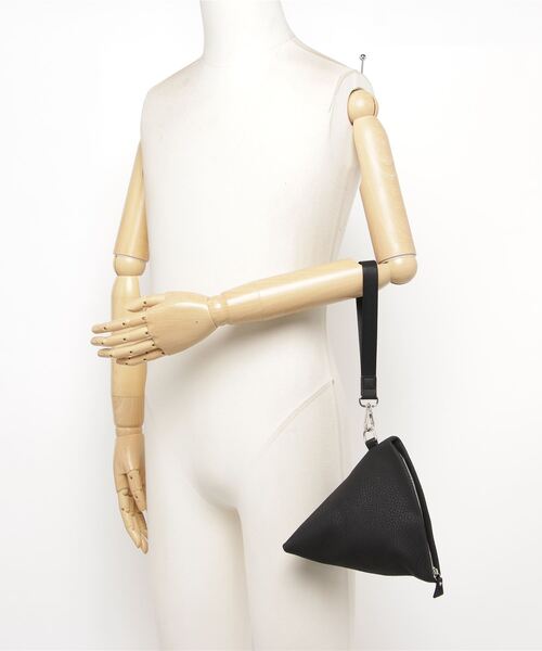 CITY TOKYO（シティトウキョウ）の「本革トライアングルミニバッグ（ショルダーバッグ・レディース・ブラック/カーキ/ホワイト・FREE）」の17枚目の写真