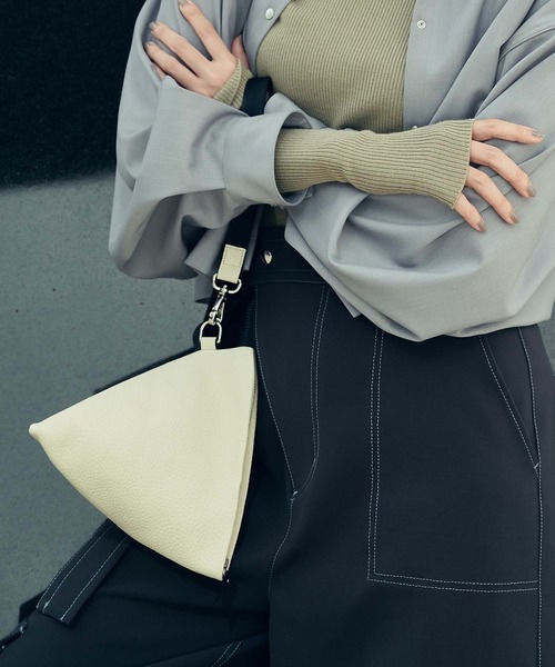 CITY TOKYO（シティトウキョウ）の「本革トライアングルミニバッグ（ショルダーバッグ・レディース・ブラック/カーキ/ホワイト・FREE）」の5枚目の写真