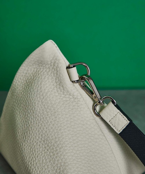 CITY TOKYO（シティトウキョウ）の「本革トライアングルミニバッグ（ショルダーバッグ・レディース・ブラック/カーキ/ホワイト・FREE）」の6枚目の写真