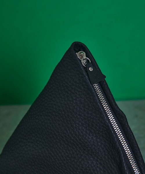 CITY TOKYO（シティトウキョウ）の「本革トライアングルミニバッグ（ショルダーバッグ・レディース・ブラック/カーキ/ホワイト・FREE）」の8枚目の写真