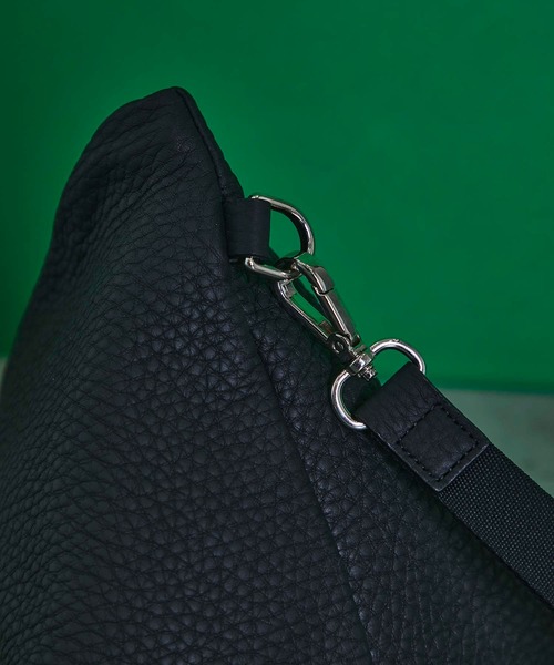 CITY TOKYO（シティトウキョウ）の「本革トライアングルミニバッグ（ショルダーバッグ・レディース・ブラック/カーキ/ホワイト・FREE）」の9枚目の写真