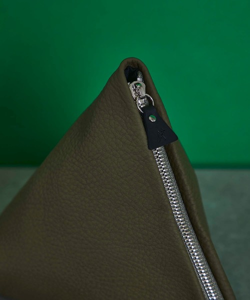 CITY TOKYO（シティトウキョウ）の「本革トライアングルミニバッグ（ショルダーバッグ・レディース・ブラック/カーキ/ホワイト・FREE）」の11枚目の写真