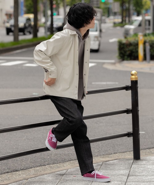 ITEMS URBANRESEARCH（アイテムズ アーバンリサーチ）の「ヴィーガンレザー コーチジャケット（その他アウター・メンズ・ブラック/グレー/オフホワイト・MEDIUM/LARGE）」の13枚目の写真