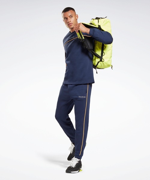 Reebok(リーボック)の「トレーニング エッセンシャルズ パイピング クルー スウェットシャツ / Training Essentials Piping Crew Sweatshirt(スウェット・メンズ・ブラック/ネイビー・X-SMALL/XXX-LARGE/LARGE/MEDIUM/X-LARGE/SMALL/XX-LARGE)」の9枚目の写真