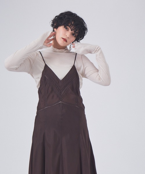 Rouge vif Anna（ルージュヴィフアンナ）の「テレコメロータートルカットソー（Tシャツ/カットソー・レディース・ピンク/アイボリー/モスグリーン/チャコールグレー/ブラック/ブラウン・フリー）」の2枚目の写真