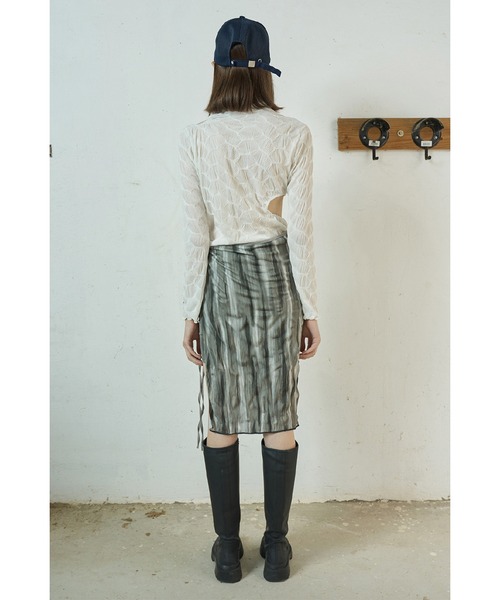 oddoneout(オッドワンアウト)の「A'GEM/9 × .kom『ODD ONE OUT/オッドワンアウト』Circle cutting exmbo top/カッティング ロングTシャツ(Tシャツ/カットソー・レディース・ホワイト/ブラック・FREE)」の8枚目の写真