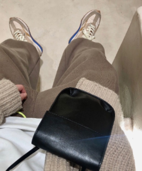 MGV(エムジーヴィー)の「フェイクレザーミニショルダー(ショルダーバッグ・メンズ・ブラック・FREE)」の4枚目の写真