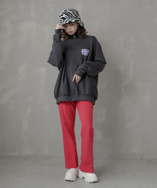 SPINNS（スピンズ）の「【ゆったりシルエット】サークルロゴバックプリントスウェット（スウェット・レディース・ブラック/スミクロ/ダークグリーン/オフホワイト/オートミール・ONESIZE）」の22枚目の写真