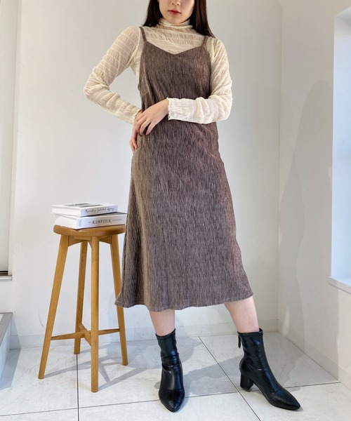 CLEA(クレア)の「ランダムプリーツキャミワンピース(ワンピース・レディース・ブラック/アイボリー/グレイッシュベージュ・FREE)」の3枚目の写真