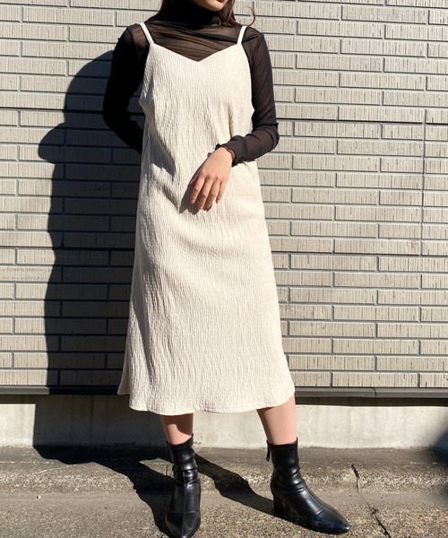 CLEA(クレア)の「ランダムプリーツキャミワンピース(ワンピース・レディース・ブラック/アイボリー/グレイッシュベージュ・FREE)」の2枚目の写真