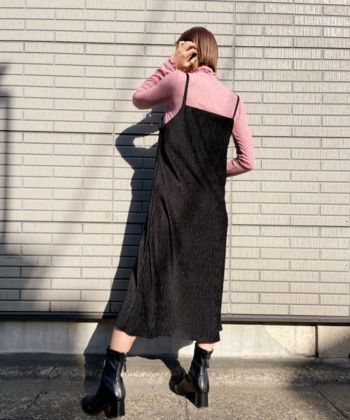 CLEA(クレア)の「ランダムプリーツキャミワンピース(ワンピース・レディース・ブラック/アイボリー/グレイッシュベージュ・FREE)」の12枚目の写真