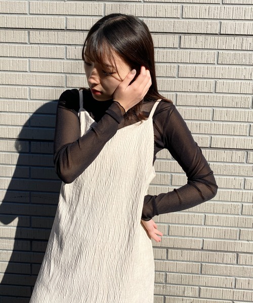CLEA(クレア)の「ランダムプリーツキャミワンピース(ワンピース・レディース・ブラック/アイボリー/グレイッシュベージュ・FREE)」の4枚目の写真