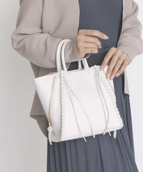 URBAN RESEARCH ROSSO（アーバンリサーチロッソ）の「サイドジップミニトート（トートバッグ・レディース・キャメル/グレー系その他/ホワイト・FREE）」の2枚目の写真