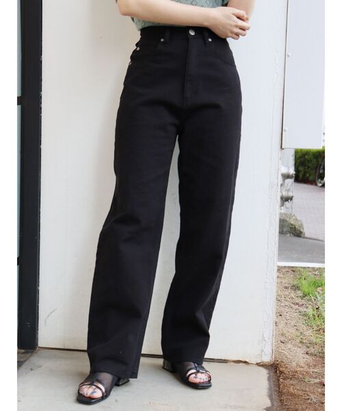 MURUA(ムルーア)の「ルーズストレートカラーパンツ(デニムパンツ・レディース・ブラック/オレンジ/アイボリー・1/2)」の2枚目の写真