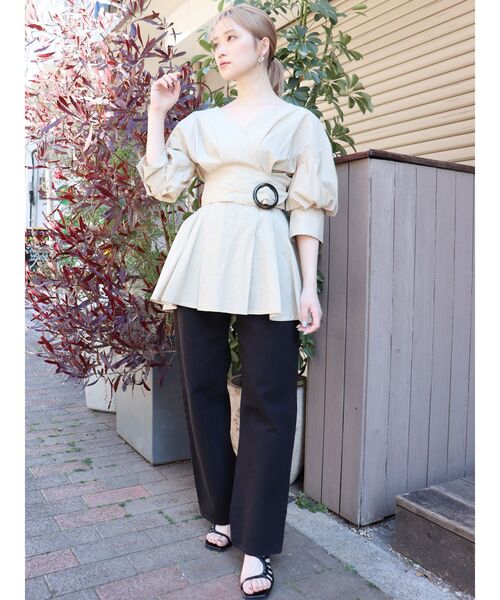 MURUA(ムルーア)の「ルーズストレートカラーパンツ(デニムパンツ・レディース・ブラック/オレンジ/アイボリー・1/2)」の4枚目の写真