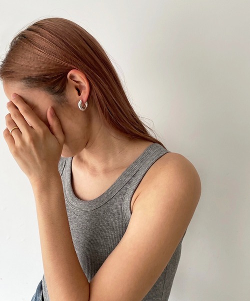 CANAL JEAN(キャナルジーン)の「Pt newボリュームフープピアス(ピアス(両耳用)・レディース・シルバー/ゴールド・ONE SIZE)」の4枚目の写真