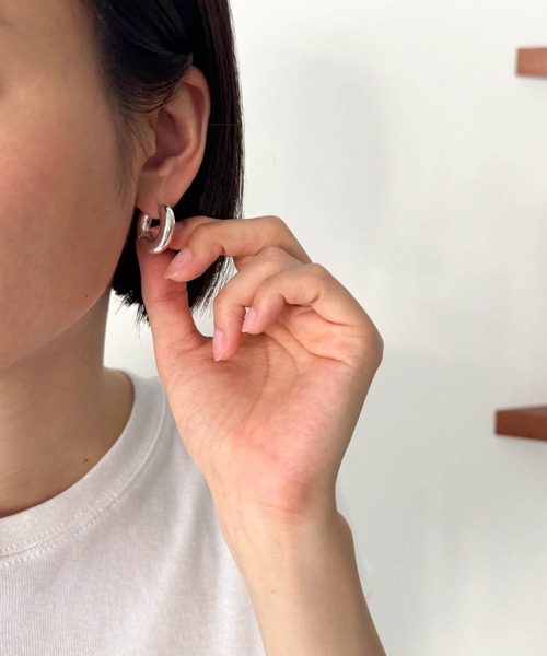 CANAL JEAN(キャナルジーン)の「Pt newボリュームフープピアス(ピアス(両耳用)・レディース・シルバー/ゴールド・ONE SIZE)」の15枚目の写真