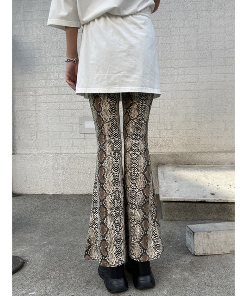 EGOIST（エゴイスト）の「ストレッチアニマルフレアパンツ（その他パンツ・レディース・ブラック/ブラウン・FREE）」の7枚目の写真