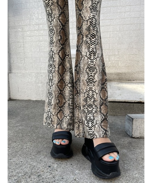 EGOIST（エゴイスト）の「ストレッチアニマルフレアパンツ（その他パンツ・レディース・ブラック/ブラウン・FREE）」の9枚目の写真