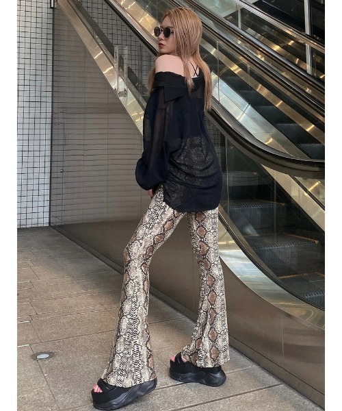 EGOIST（エゴイスト）の「ストレッチアニマルフレアパンツ（その他パンツ・レディース・ブラック/ブラウン・FREE）」の3枚目の写真