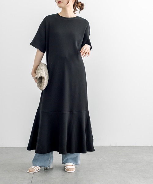 PUAL CE CIN（ピュアルセシン）の「【WEB限定】ペプラムマキシ半袖ワンピース（ワンピース・レディース・チャコールグレー/ブラック/オートミール・FREE）」の2枚目の写真