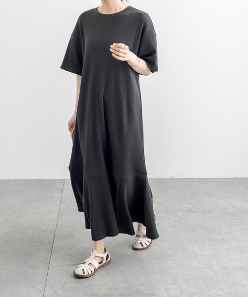 PUAL CE CIN（ピュアルセシン）の「【WEB限定】ペプラムマキシ半袖ワンピース（ワンピース・レディース・チャコールグレー/ブラック/オートミール・FREE）」の6枚目の写真