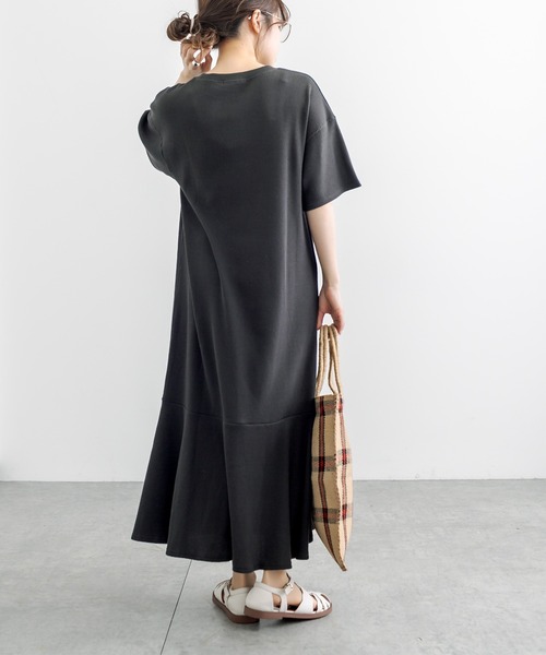 PUAL CE CIN（ピュアルセシン）の「【WEB限定】ペプラムマキシ半袖ワンピース（ワンピース・レディース・チャコールグレー/ブラック/オートミール・FREE）」の7枚目の写真