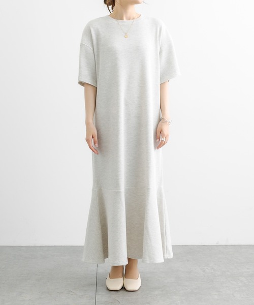 PUAL CE CIN（ピュアルセシン）の「【WEB限定】ペプラムマキシ半袖ワンピース（ワンピース・レディース・チャコールグレー/ブラック/オートミール・FREE）」の13枚目の写真