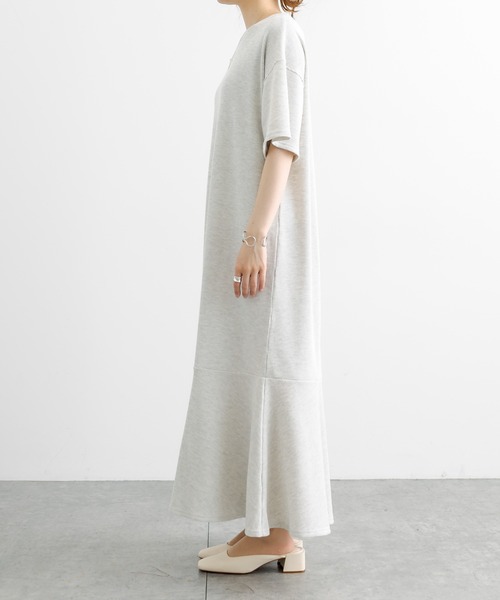 PUAL CE CIN（ピュアルセシン）の「【WEB限定】ペプラムマキシ半袖ワンピース（ワンピース・レディース・チャコールグレー/ブラック/オートミール・FREE）」の14枚目の写真