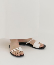 TINA：JOJUN | アシンメトリー フラットサンダル TINA：JOJUN(サンダル)