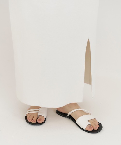 TINA:JOJUN(ティーナジョジュン)の「アシンメトリー フラットサンダル TINA:JOJUN(サンダル・レディース・ホワイト/ブラック・S/M/L)」の3枚目の写真
