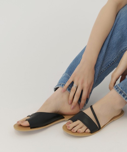 TINA:JOJUN(ティーナジョジュン)の「アシンメトリー フラットサンダル TINA:JOJUN(サンダル・レディース・ホワイト/ブラック・S/M/L)」の8枚目の写真