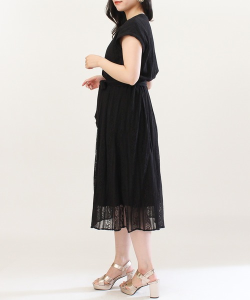 ASTORIA ODIER(アストリアオディール)の「縦柄レースヘンリーネックワンピース(ワンピース・レディース・ホワイト/ブラック/イエロー/ブルー・SMALL/MEDIUM)」の10枚目の写真