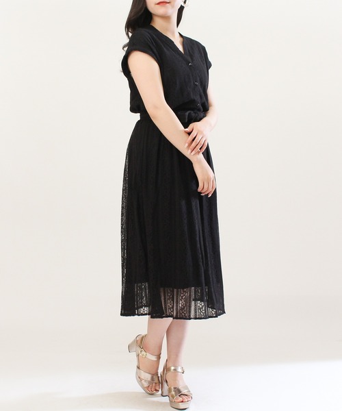 ASTORIA ODIER(アストリアオディール)の「縦柄レースヘンリーネックワンピース(ワンピース・レディース・ホワイト/ブラック/イエロー/ブルー・SMALL/MEDIUM)」の11枚目の写真
